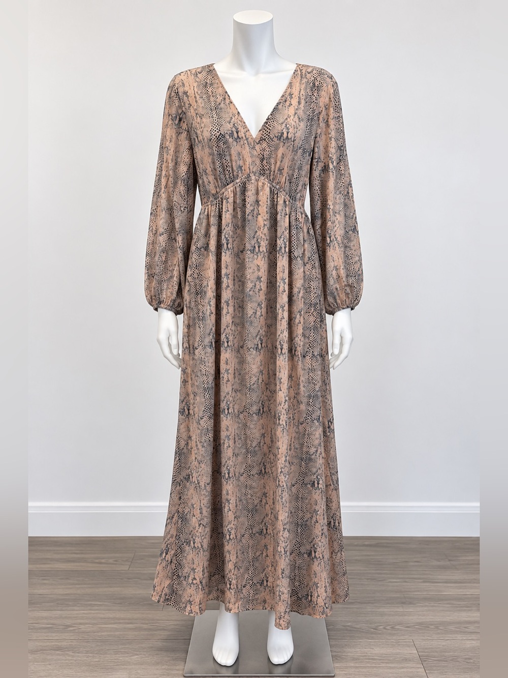 PERFECTLY PRISCILLA Peach & Gray Snakeskin Print V Neck Maxi Dress size large